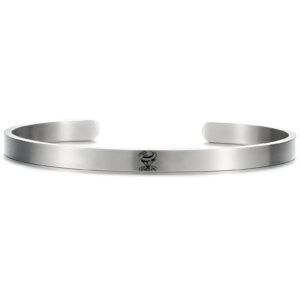 Bracelet en metal argente avec motif Luffy discret One Piece