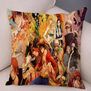 Coussin One Piece présentant un assortiment de pirates du Nouveau Monde avec motif détaillé et coloré