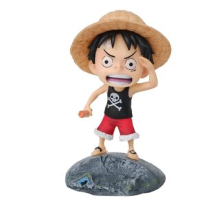 Figurine Monkey D. Luffy enfant avec chapeau de paille, expression déterminée et bienveillante