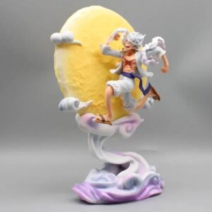 Figurine de Luffy Gear 5 avec halo lunaire blanc, transformation Joy Boy, volutes d'énergie translucides