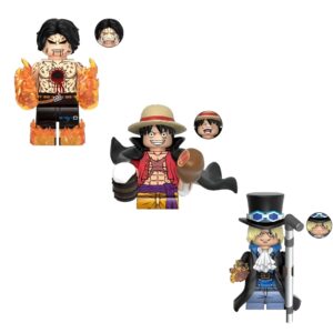 Set de trois mini-figurines Luffy, Ace et Sabo de One Piece avec détails colorés et socles de présentation